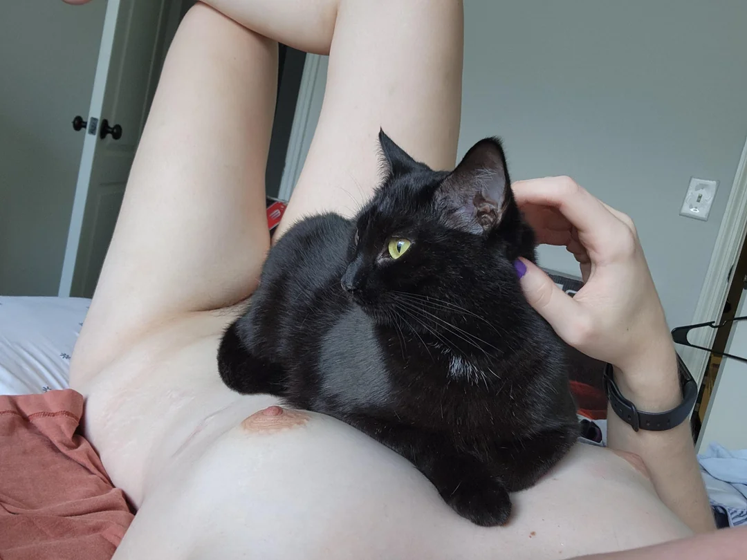 i-love-my-pretty-pussy-v0-esuzqdw0z3qd1.webp
